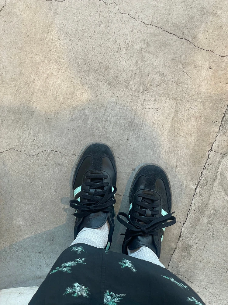 【薄底スニーカー】大人が履きたいadidas OriginalsのSAMBA OG。サイズ感・履き心地・コーデ_7