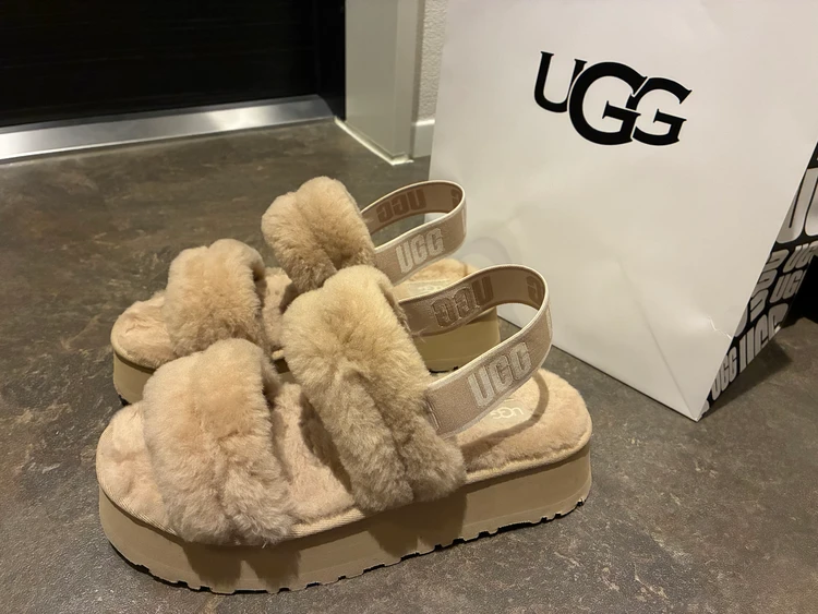季節の変わり目にピッタリ！！【UGGファーサンダル】_1