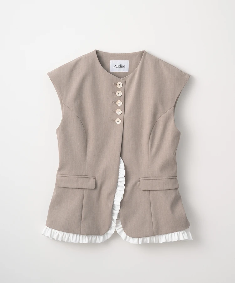 アウディーレ　Frill smart vest　￥27500　Beige