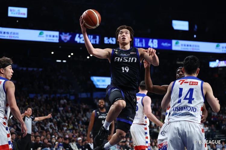 シーホース三河西田優大選手ゴール前