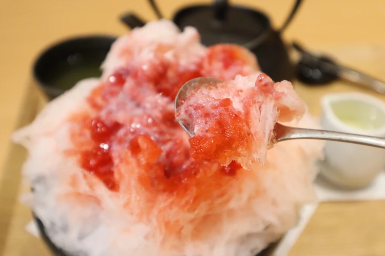 船橋屋 かき氷 期間限定 いちご　苺　ミルク　くず餅　乳酸菌　コレド　室町　日本橋　三越前