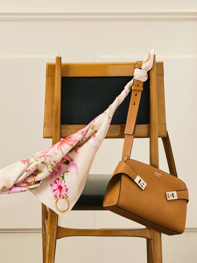 フェラガモ スカーフ