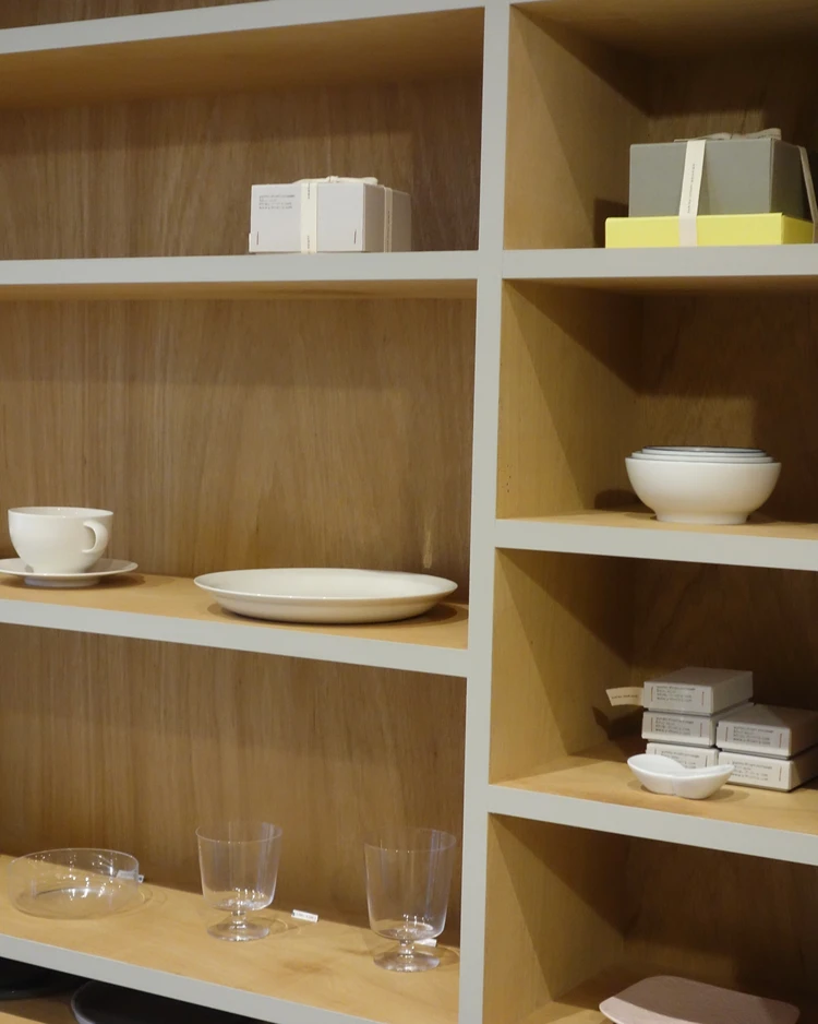 代官山にあるyumiko iihoshi porcelainの店内