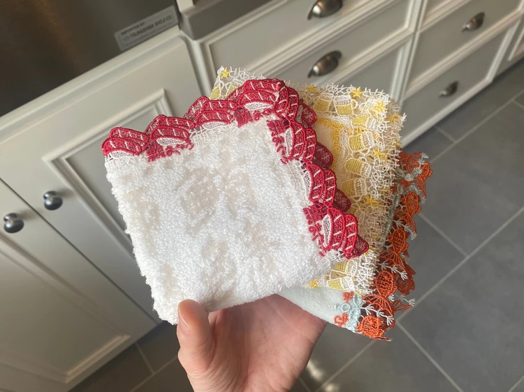 近沢レース店の“遊び心あふれるハンカチ”が、おしゃれさんの間で話題_3