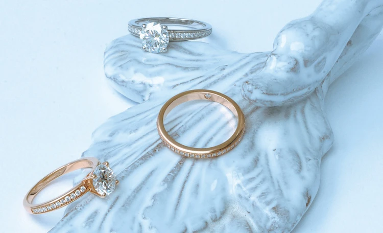 【ブルガリのウエディングリング】端正でエレガント。研ぎ澄まされた美をその手に