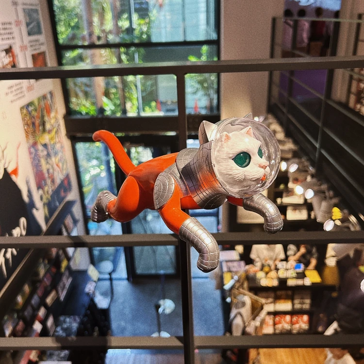 ヤノベケンジ「宇宙猫」