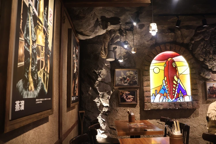 【新橋】潜入！地球人なら行きたい!?「怪獣酒場」が意外と本格グルメで虜に。【ランチも】_8_2