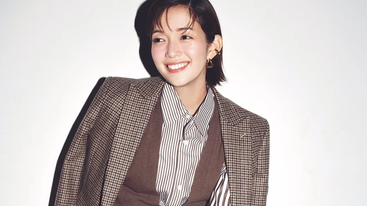 【テクニックいらず！ブラウンコーデ】柄と素材のかけ合わせで渋めブラウンをキャッチーに楽しむ【BAILA今日のコーデ】