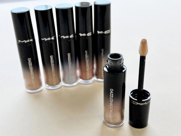 ダズルシャドウリキッドアイシャドウグリッター MAC リキッドアイシャドウ グリッター 秋冬コスメ 全色スウォッチ