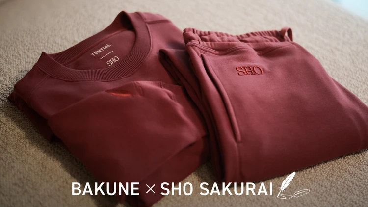【BAKUNE（バクネ）】櫻井翔さんとのコラボが実現！リラックスタイムにフィットする「特別な赤」を纏うウエアが8月18日予約開始