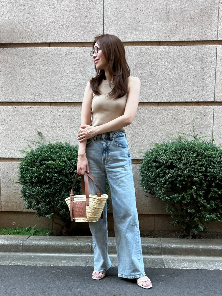 tops / anuans bottoms / anuans bag / LOEWE shoes / ZARA