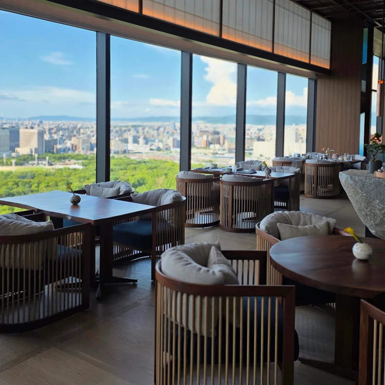 【パティーナ大阪】大阪城を一望できる贅沢ティータイム_1