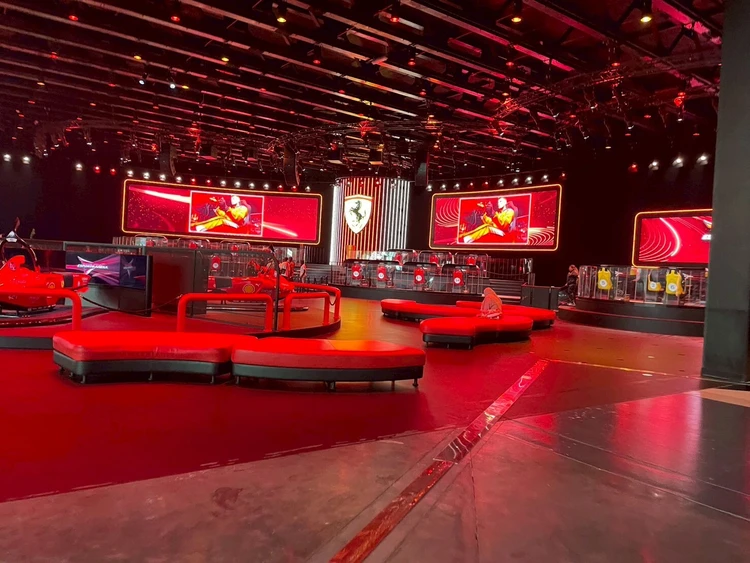 【ドバイ旅行記】フェラーリワールド・アブダビ体験レポート ~子連れでも楽しめる世界最大級の屋内テーマパーク~_1