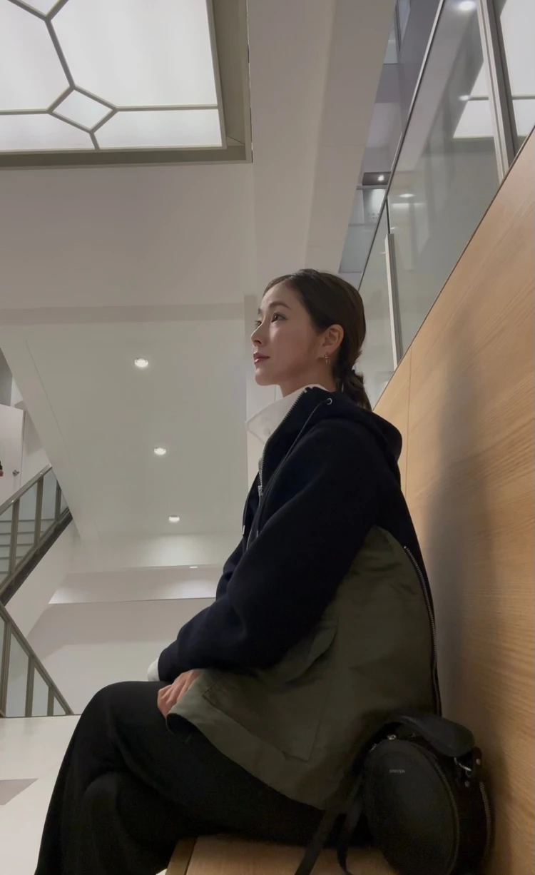 白シャツ×hoodieで休日コーデ【sacai】_3