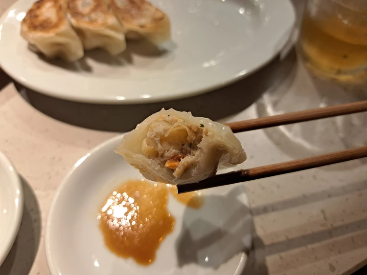 「餃子といえば芭莉龍」のホタテ水餃子の断面