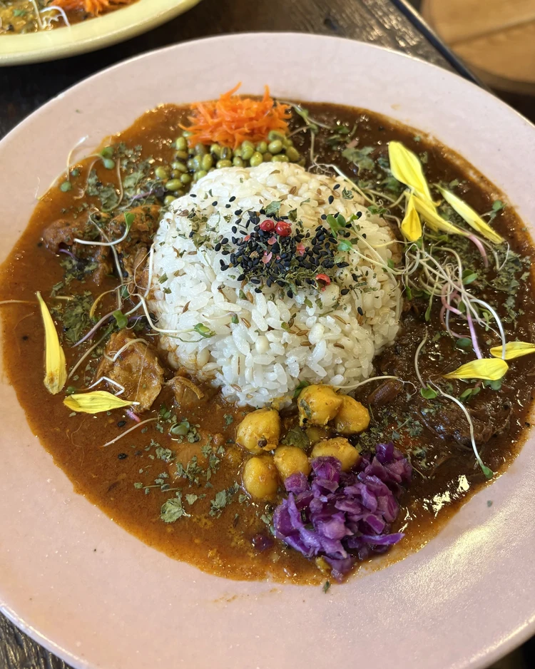 【下北沢】おひとり様ごはんにも！『カレーの惑星』でいただく華やかスパイスカレー_4