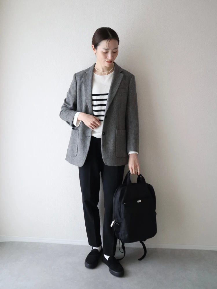 アニエスベー　agnès b.　ナイロン　バックパック　黒　リュック　通勤　30代　おすすめ　コーディネート　コーデ　ジャケット　かっちり