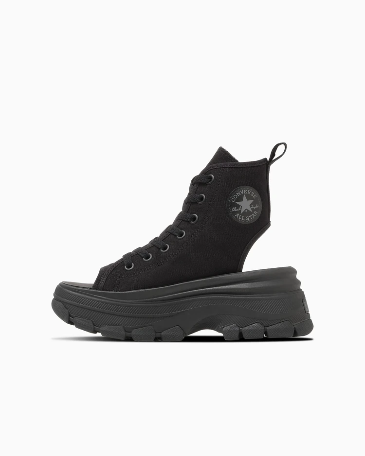 圧縮E.V.A.ソールとE.V.A.フットベッドの二層構造