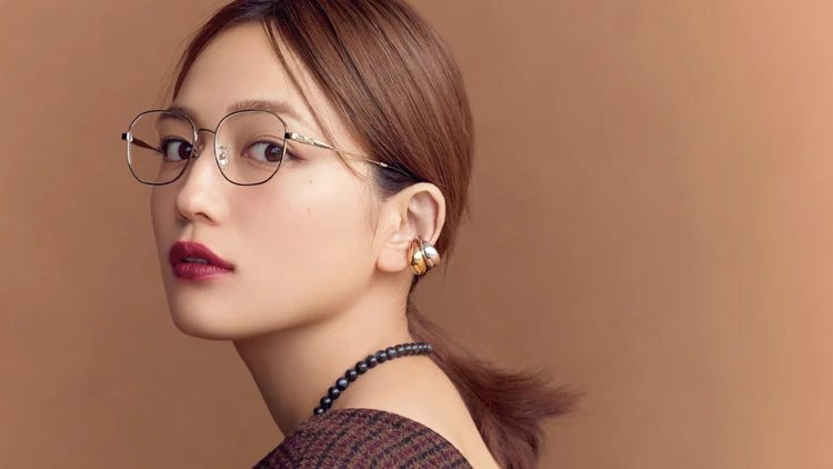 【川口春奈の2026最旬アイウェア5コーデ】ミュウミュウ、オリバーピープルズ、レイバン、モスコット、コーチのおすすめ品