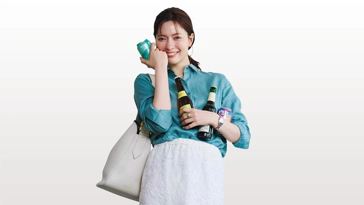 【シャツコーデ】グリーン×ホワイト、爽やか配色で涼しげに【BAILA今日のコーデ】