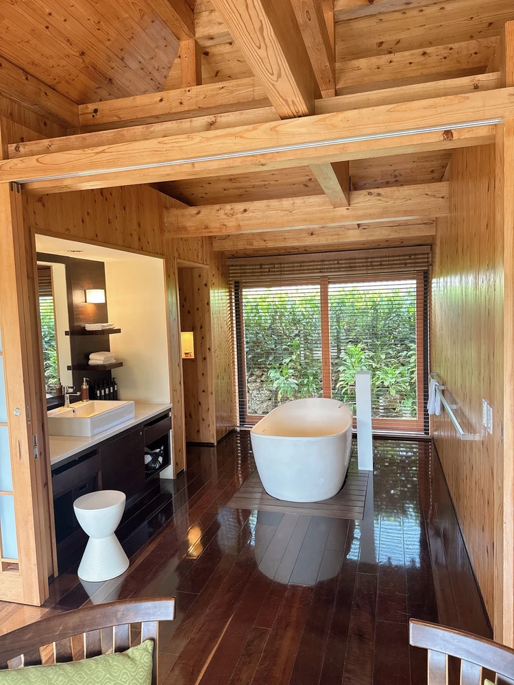 星のや竹富島ガジョーニ中央にあるバスタブ