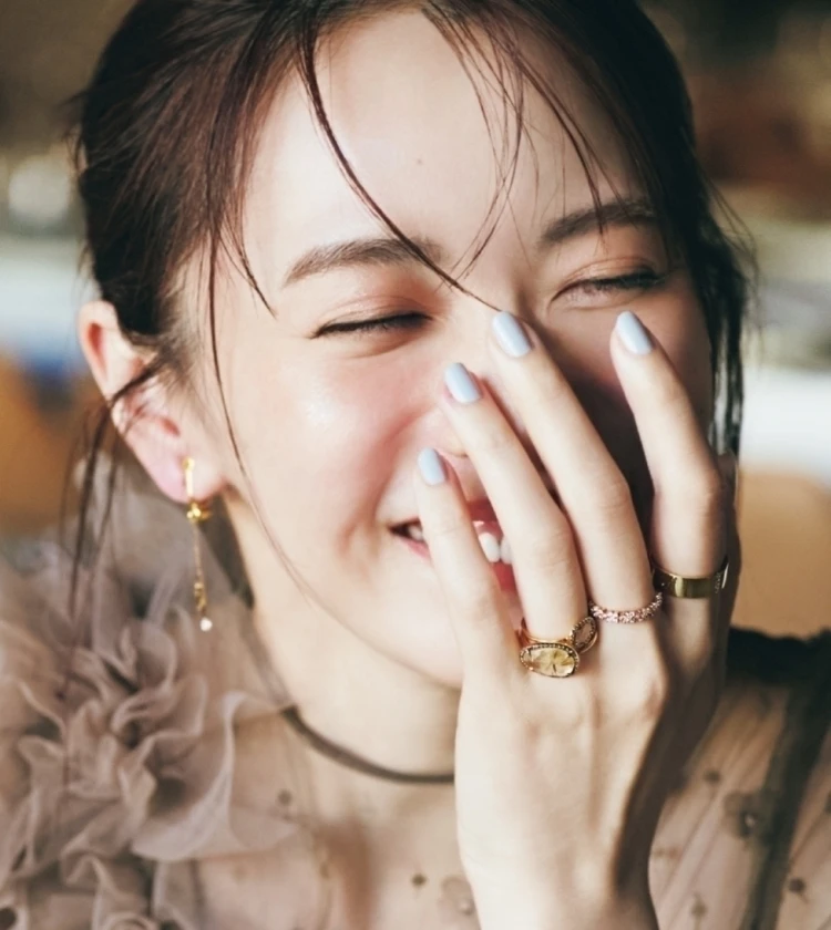 【結婚式お呼ばれの日】“パール以外”の被らないアクセは光る＆華奢めが好バランス！