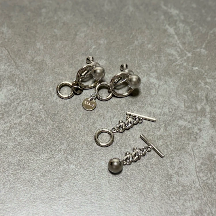 TELMAのパーツ　アラサー向けアクセサリー　イヤリング　ヴィンテージボタン使用のアクセサリー　ODELEアクセサリー　オドルアクセサリー　コーディネートの主役になるアクセ