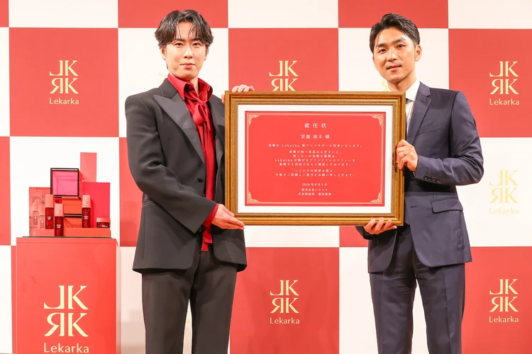 レカルカ新アンバサダー就任発表会での宮舘涼太さんとレカルカ 代表取締役CEO 梅田延稔さん