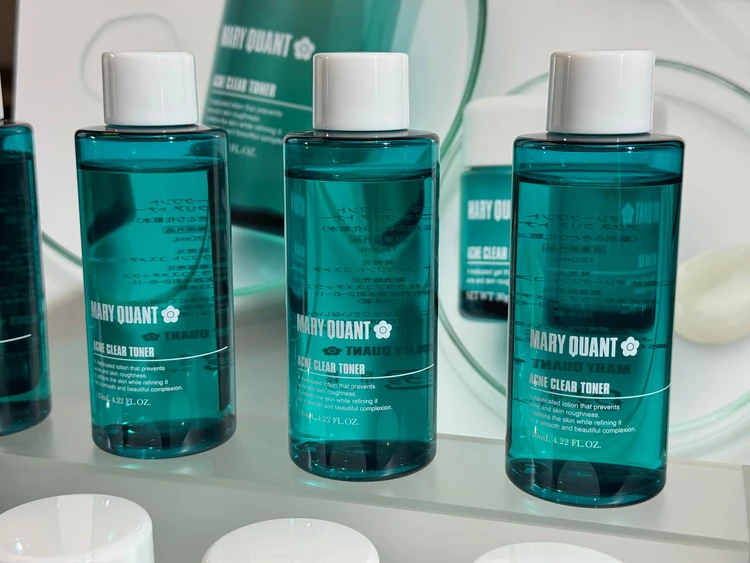 アクネ クリア トナー　マリークワント