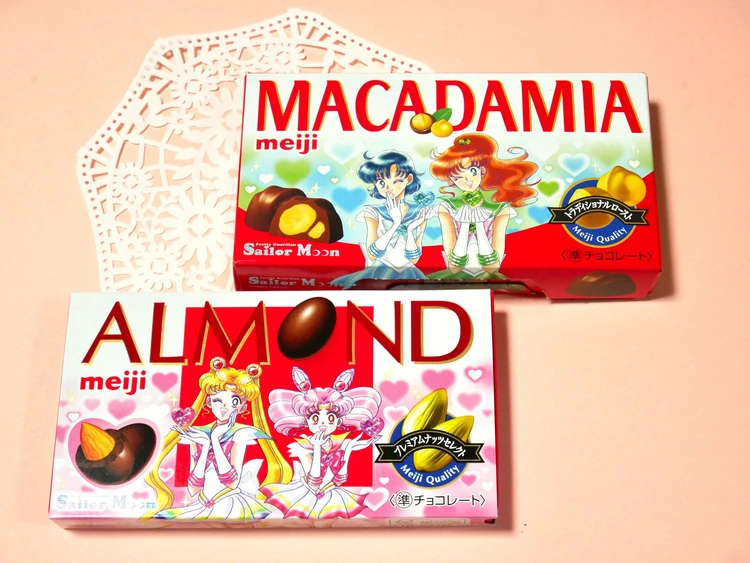 明治　アーモンドチョコレート マカダミアチョコレート　美少女戦士セーラームーンコラボパッケージ