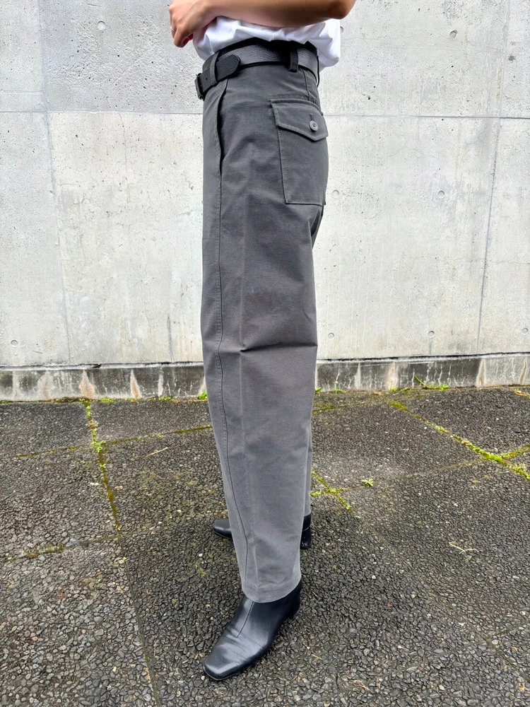 【ユニクロ】骨ストも着痩せする！ジャージーバレルレッグパンツの新色で秋先取り_4_1