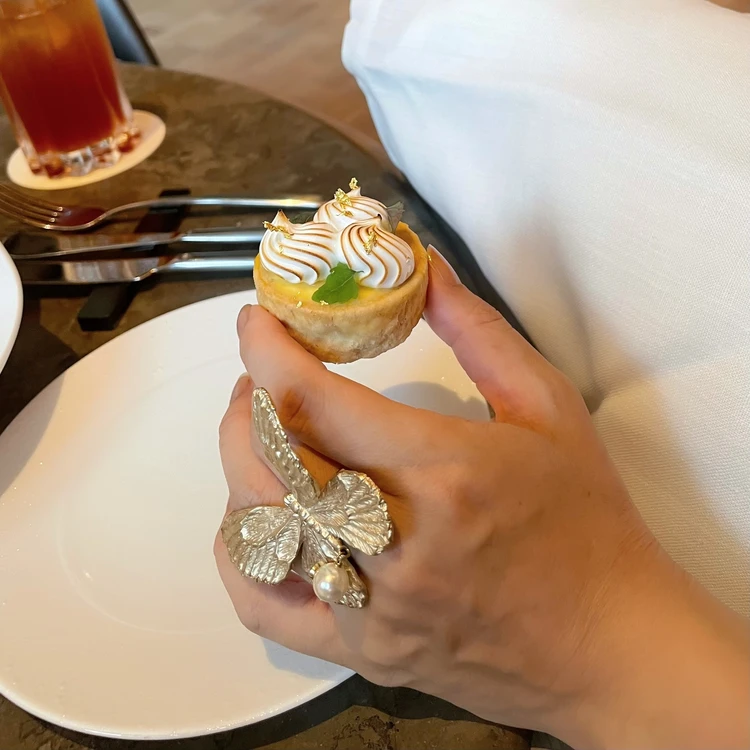 【ディオール】大人だから楽しいデコラティブなファッションリング_6