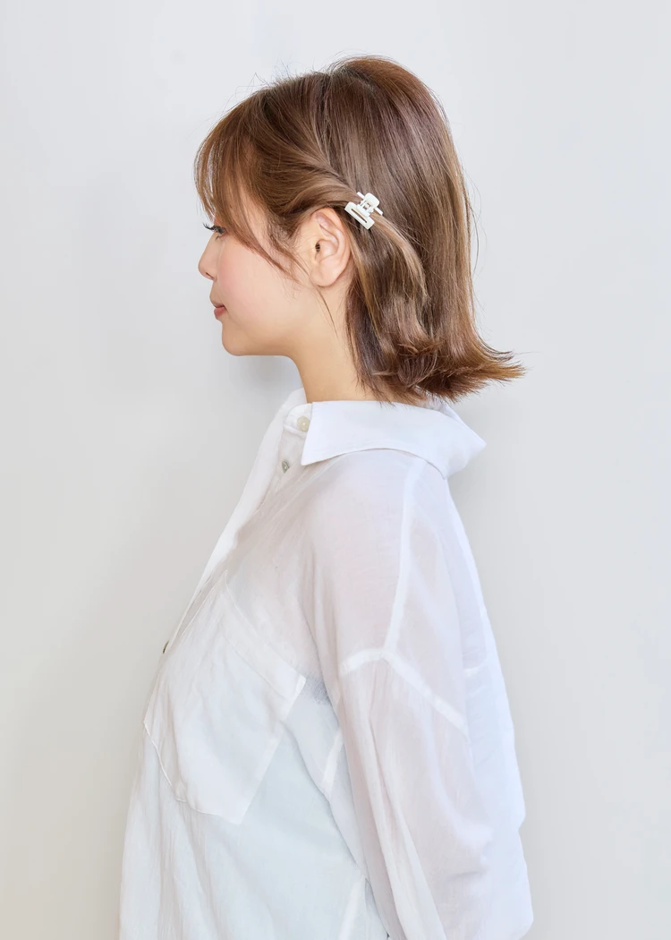 30代髪型・ミディアムのサイド