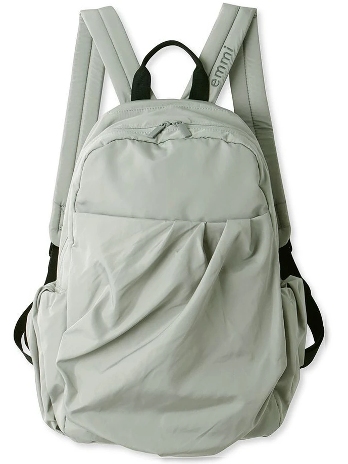 「エミ(emmi)」の撥水リュック ライトグレー