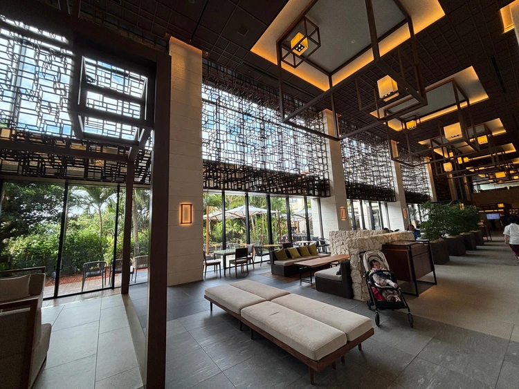 ハイアットリージェンシー瀬良垣フロント