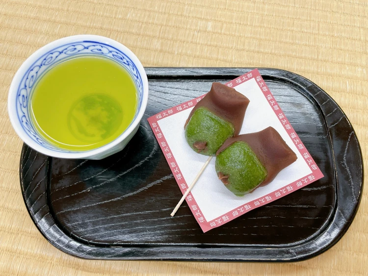 【日帰り旅にもおすすめ】食べると福が訪れる？静岡の三嶋大社の美しい境内で楽しむ名物の縁起餅！_2