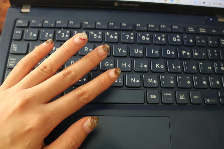 新年の始まりに。奥行き美しき「ゴールドマグネット」ネイルで指先から開運_2