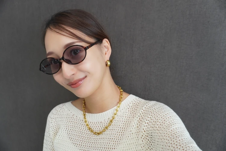 【GU】UVカットオーバルサングラス　着用写真