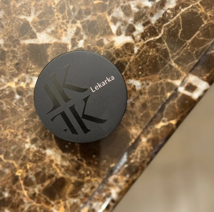 【スキンケアする実力派フェイスパウダー】Lekarkaの手のひらサイズパウダーで夏を乗り切る！_1