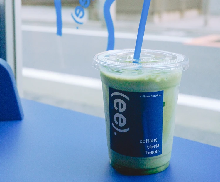 【学芸大学】人気のデザインカフェ「(ee).」空間好きも惚れるブルーの空間が最高だった_3