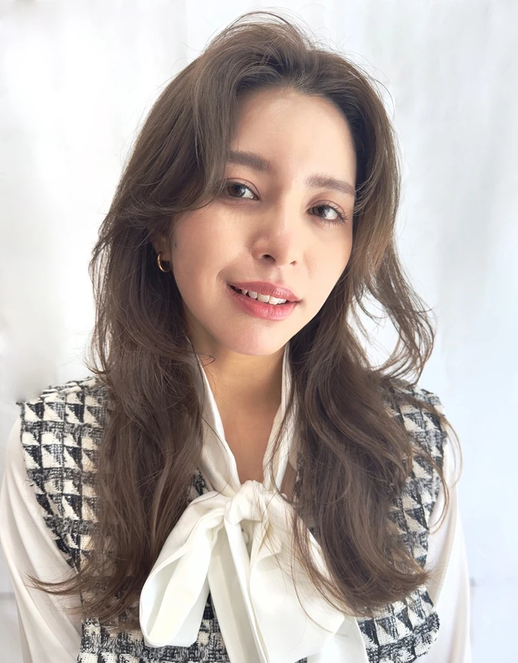 30代 髪型・ロングの正面