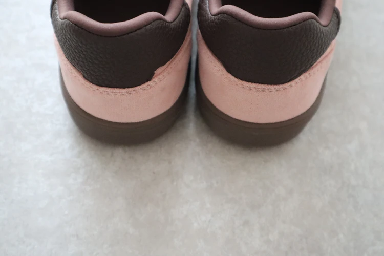 ZARA ザラ　カラー　スニーカー　ピンク　ブラウン　30代　おすすめ　配色