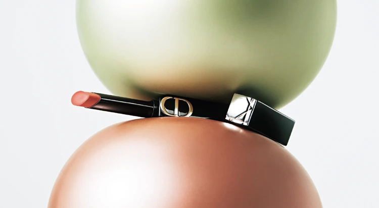 【2025年下半期ベストコスメ】ベストカラーメイクはツヤと色持ちが続く「ディオール」のリップに決定!
