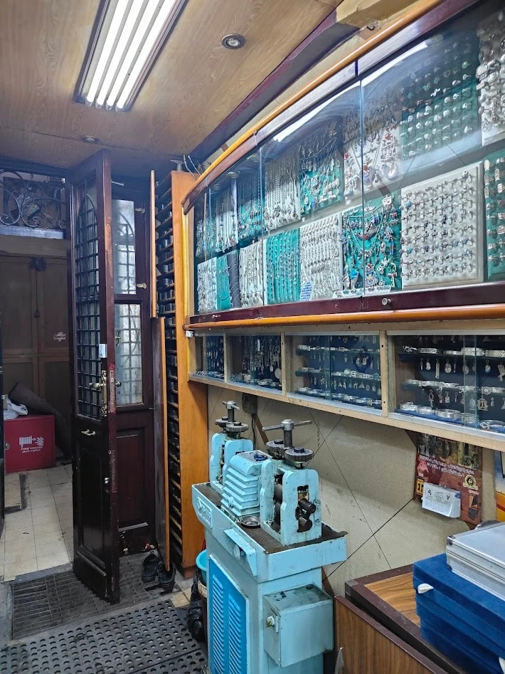 エジプト文字ネックレス お店 店内