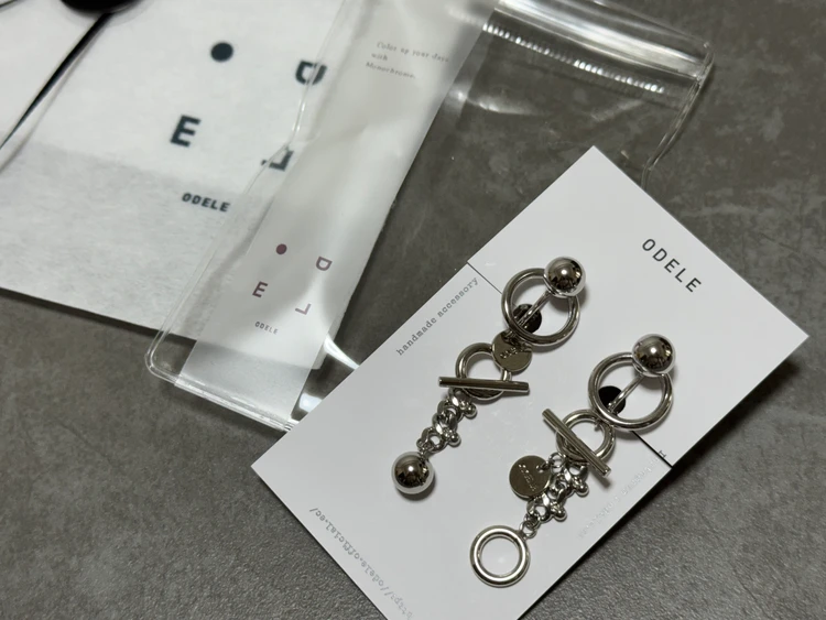 TELMA アラサー向けアクセサリー　イヤリング　ヴィンテージボタン使用のアクセサリー　ODELEアクセサリー　オドルアクセサリー　コーディネートの主役になるアクセ