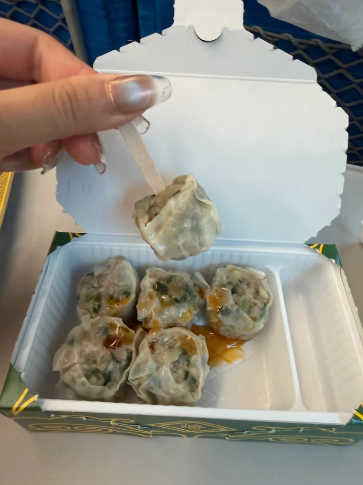     【見つけたら即買い！】崎陽軒の「ギヨウザ」を実食！シウマイそっくりの新名物とは？_3