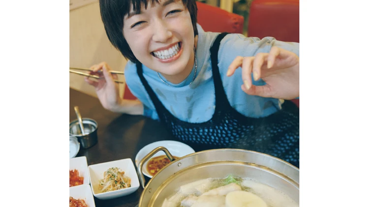 佐藤栞里が韓国鍋を堪能！リピーターが絶えない新大久保のタッカンマリ専門店「コリア タッカンマリ」【もぐもぐしーさんぽ】