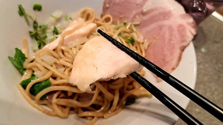 和食∞ラーメン!? ジャンクの概念が変わる「soba MAREN」の上品まぜそば【喜色満麺】 #ラーメン部_4