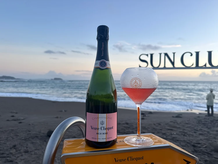 【ヴーヴ・クリコ】夏の海で楽しむ「リッチ オン アイス」!千葉のビーチクラブで過ごす大人の夏休み_7