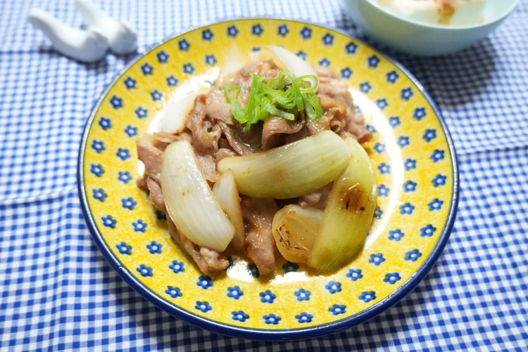 紀ノ国屋の沖縄県産パイナップルの焼肉のたれを使った豚肉と玉ねぎの炒め物